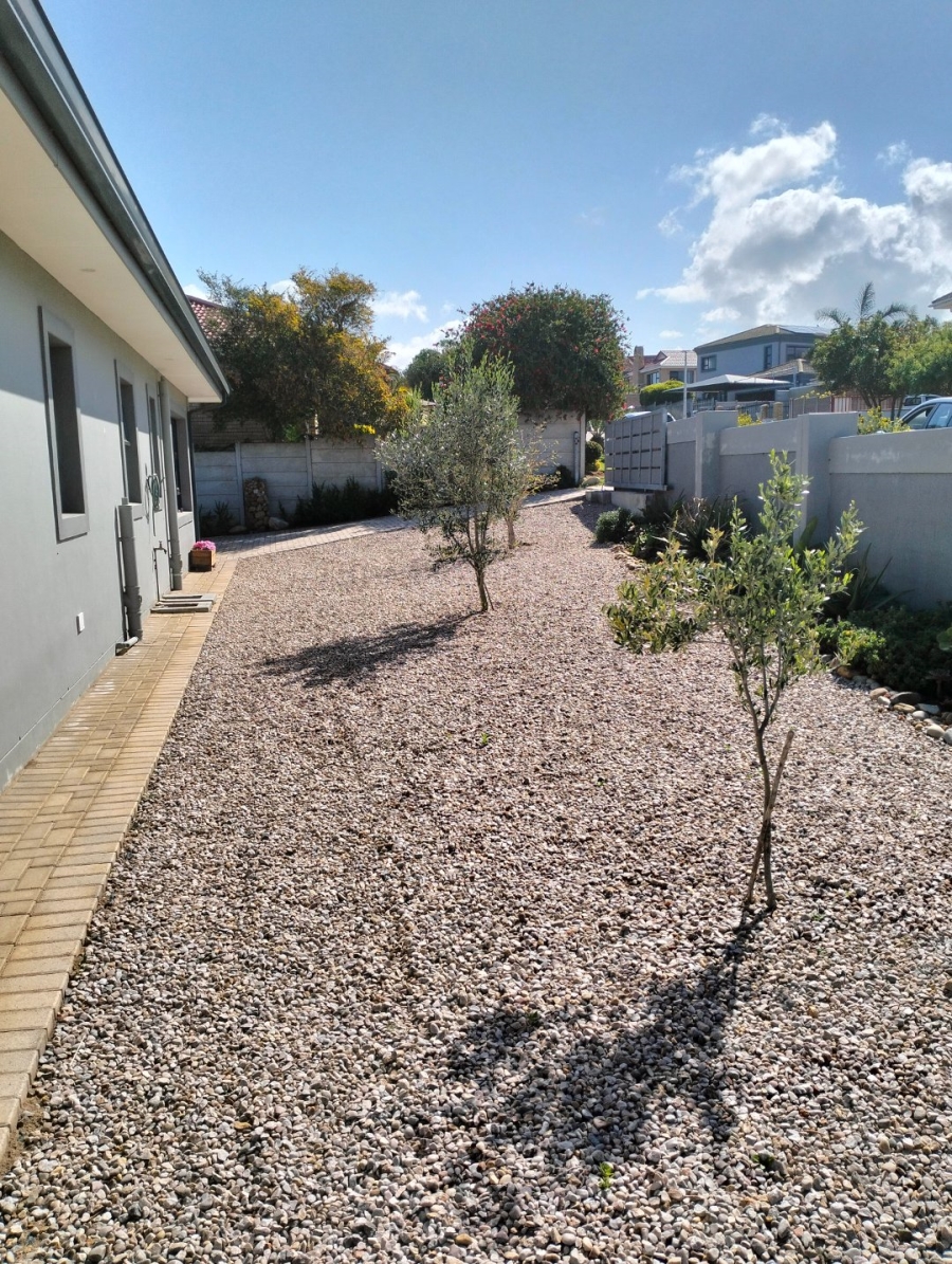 To Let 3 Bedroom Property for Rent in Menkenkop Western Cape